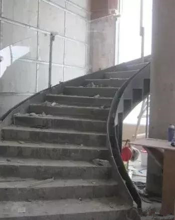 旋转楼梯如何施工？