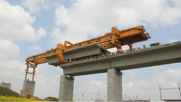 高铁桥梁架设施工是怎样进行的？